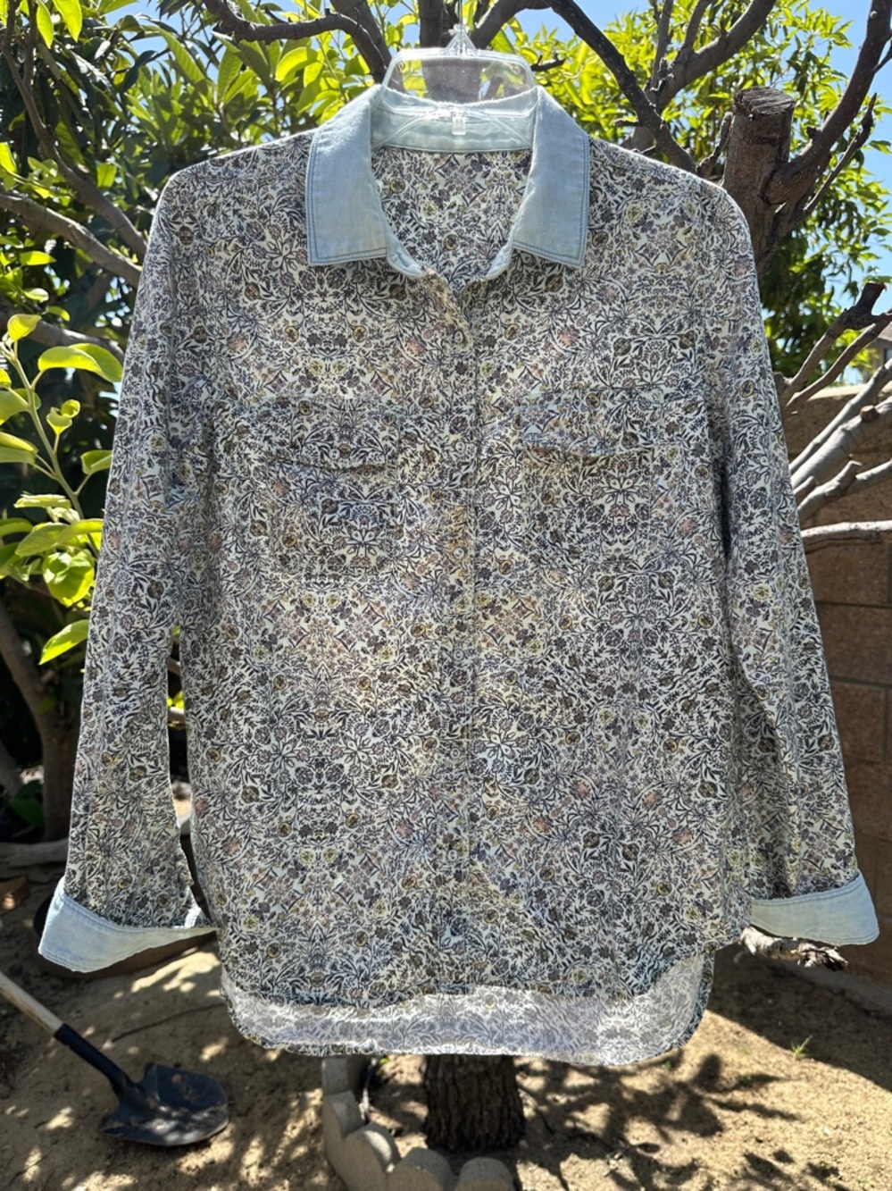 Rare Find Floral Print Button-Up Cotton Shirt with Chambray Collar & Cuffs Sz L